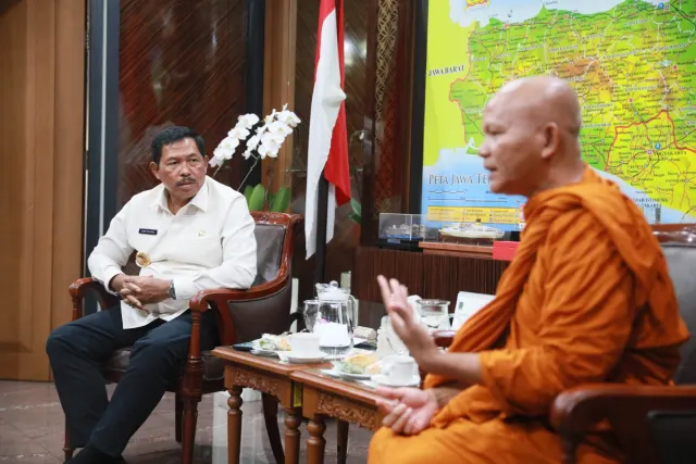 Rombongan Bhikkhu Thudong Singgah di Semarang Sebelum Peringati Waisak di Borobudur