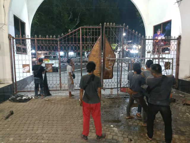 Pemkot Semarang Perbaiki Fasilitas Umum di Balaikota yang Rusak Usai Demo Mahasiswa