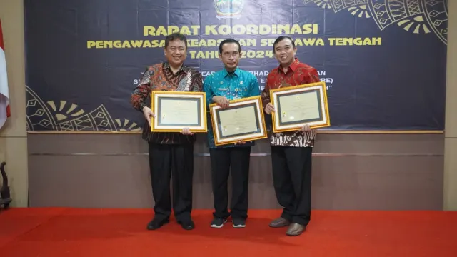 Pemkot Semarang Raih Penghargaan Pengawasan Kearsipan Terbaik Se-Jawa Tengah