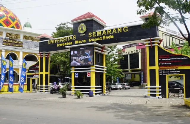 Universitas Semarang Raih Akreditasi Unggul