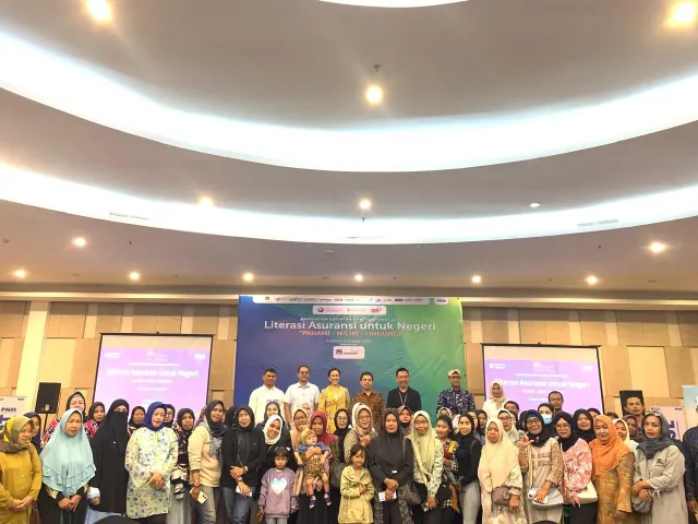AXA Mandiri Edukasi UMKM dan Bagikan Polis Asuransi Gratis di Hari Asuransi 2025