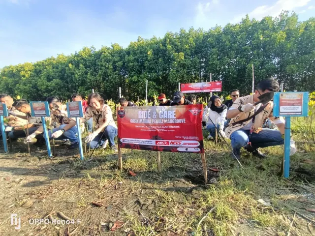 FDR Ajak Komunitas Motor Tanam 1.000 Mangrove di Pantai Tirang, Semarang