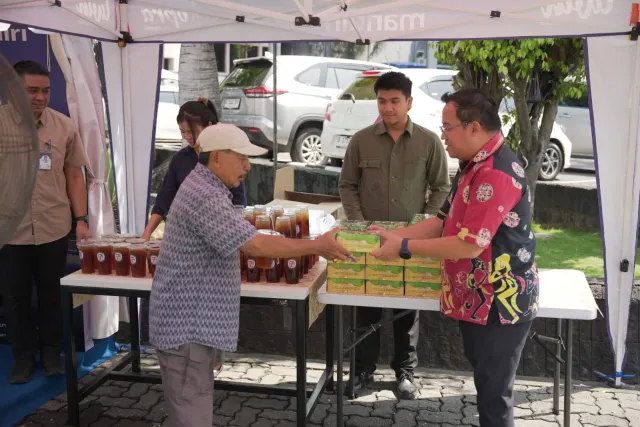Bank Mandiri Hadirkan Paket Makanan dan Minuman Rp1 di Semarang melalui Program Livin’ Mandiri Berbagi